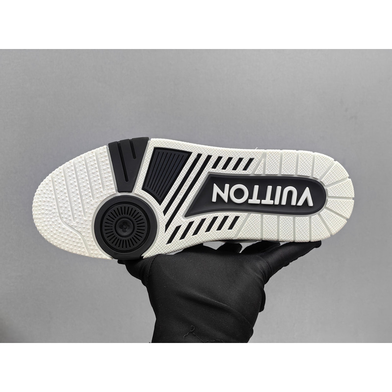 l**is V*t*n trainer sneaker black&white