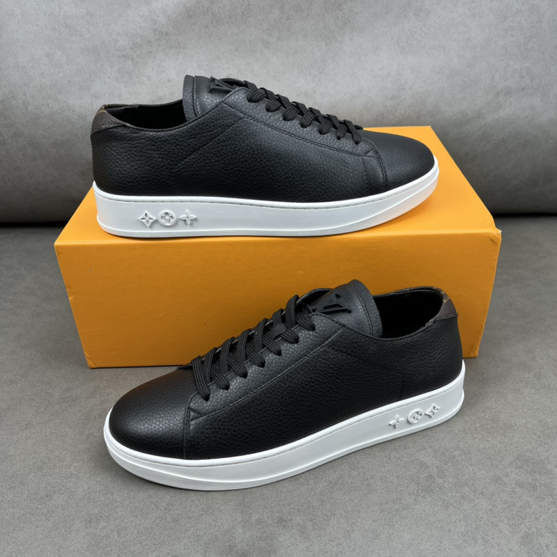 l**is V*t*n resort sneakers black leather