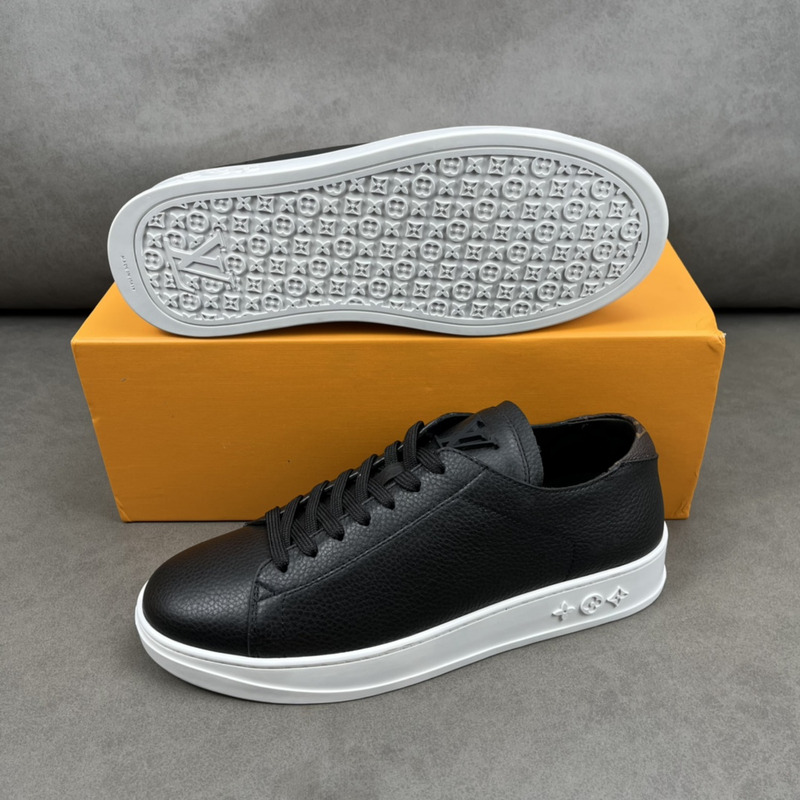 l**is V*t*n resort sneakers black leather