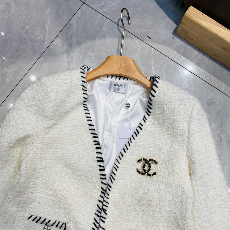 Ch*el logo embroidered short jacket pure white