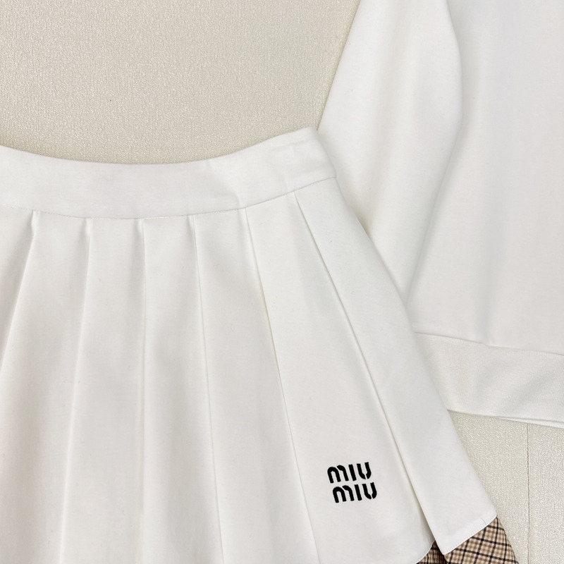 Miu Miu Logo Long-Sleeved Polo Shirt And Pleated Skirt Suit White&Brown