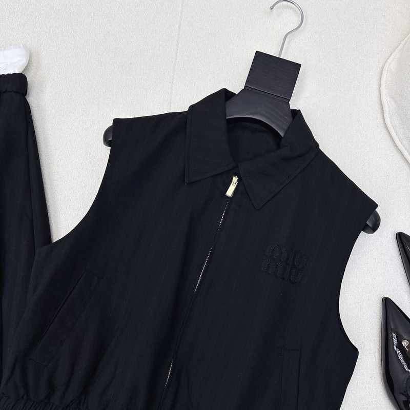 Miu Miu Sleeveless Top And Pleated Skirt Suit Black