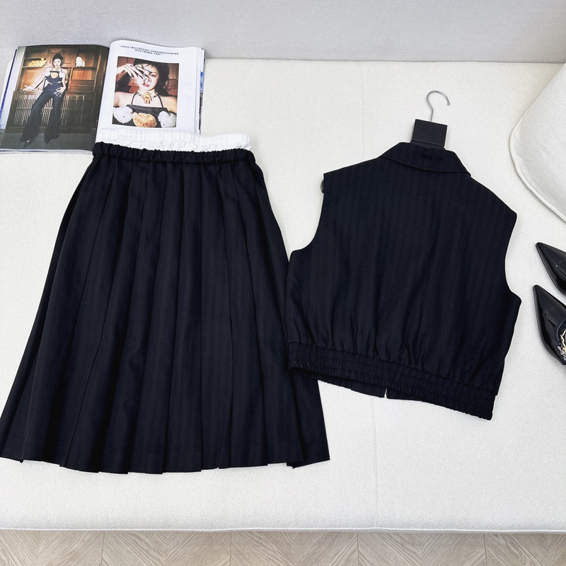 Miu Miu Sleeveless Top And Pleated Skirt Suit Black