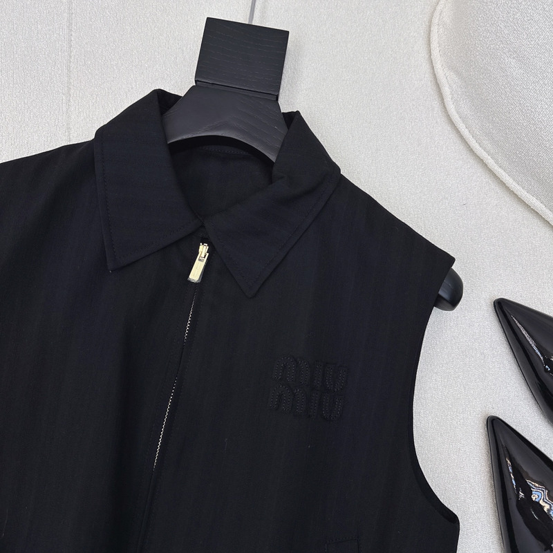 Miu Miu Sleeveless Top And Pleated Skirt Suit Black