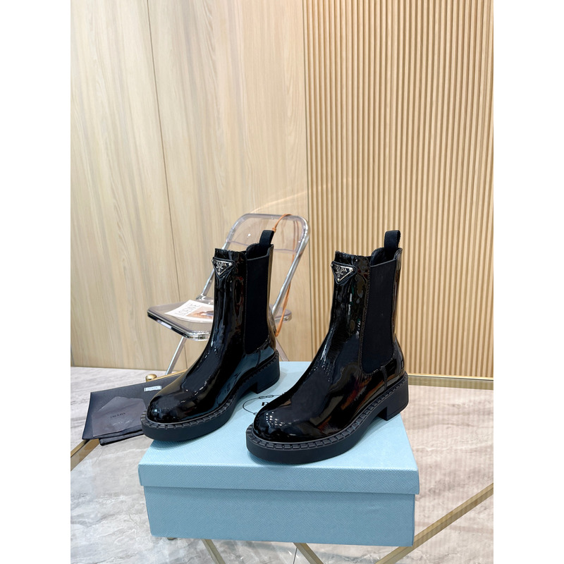 Pra*a short boots in black