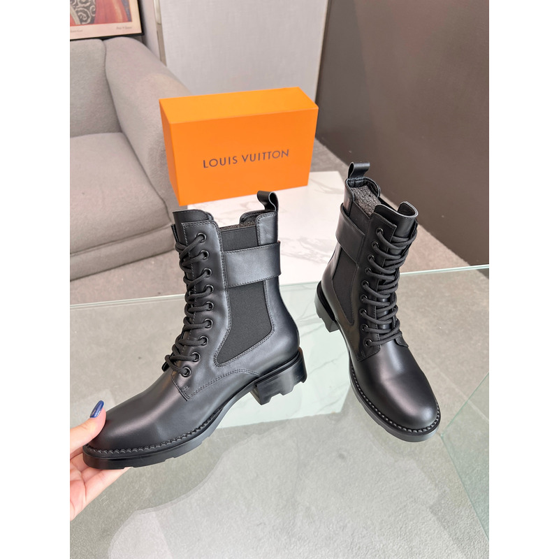 l**is V*t*n wonderland ankle boots black