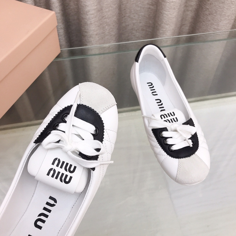 Miu Miu Lace-up Leather Ballet Flats White And Black