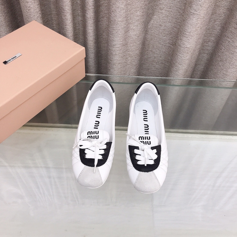 Miu Miu Lace-up Leather Ballet Flats White And Black