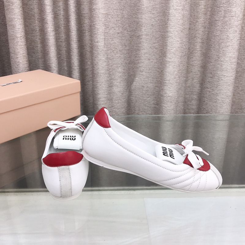 Miu Miu Lace-up Leather Ballet Flats White And Red