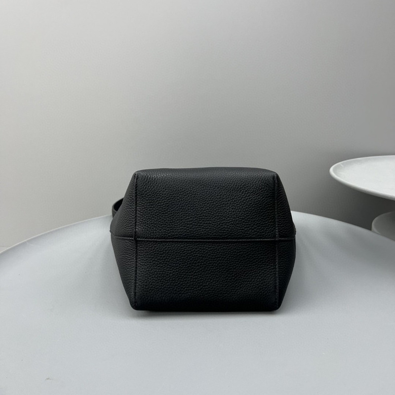 the row park medium N0*H-south tote bag in black