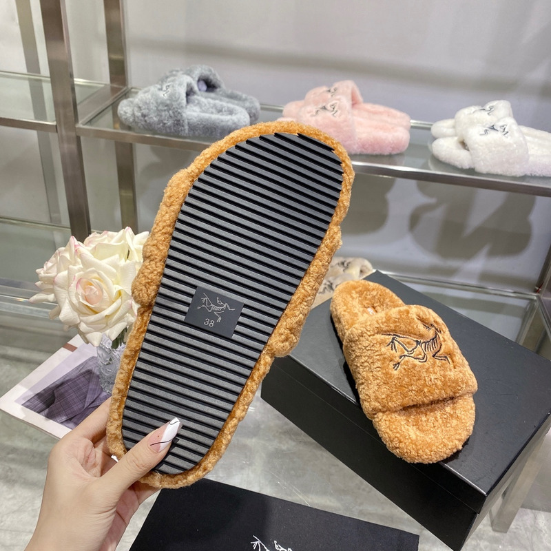 Arcteryx Fur Slides Brown