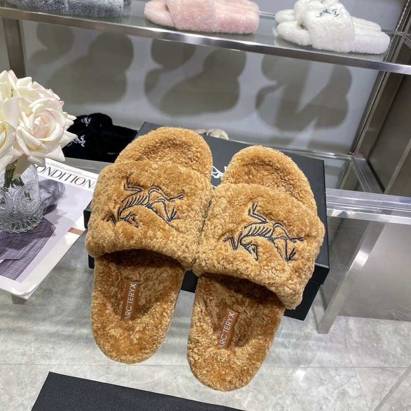 Arcteryx Fur Slides Brown