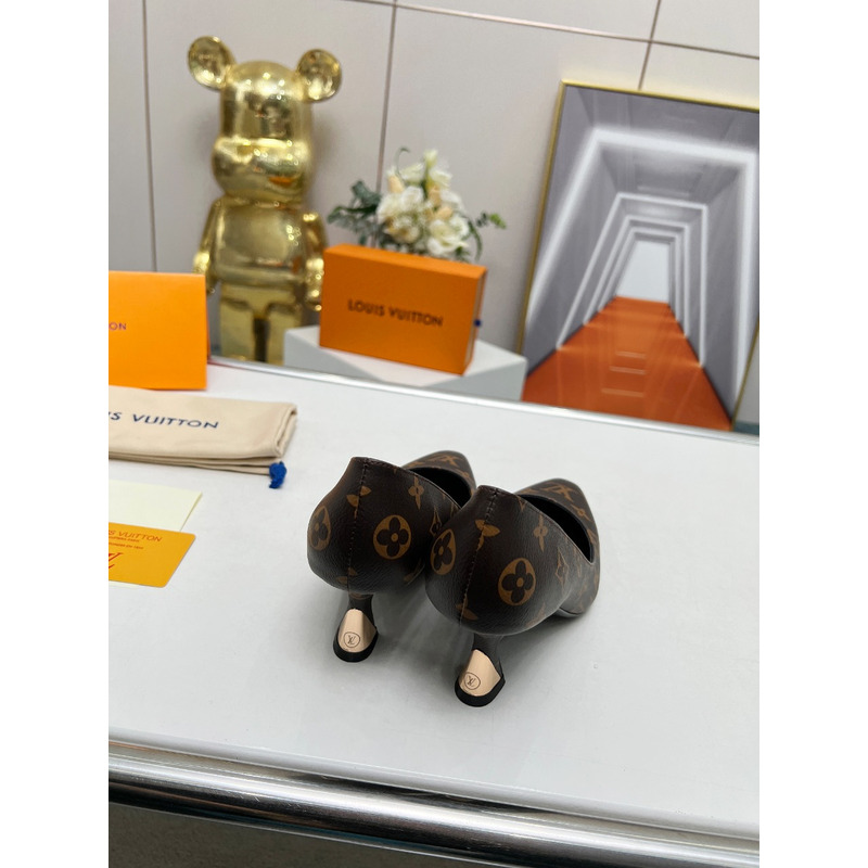 l**is V*t*n low heel pump monogram brown