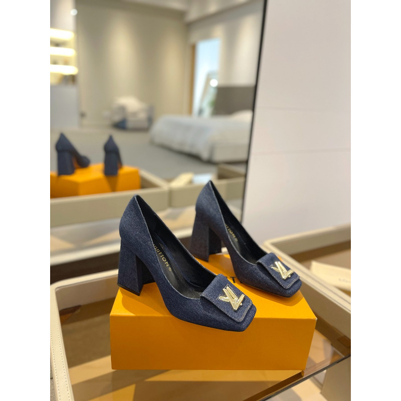 l**is V*t*n shake pump in dark blue