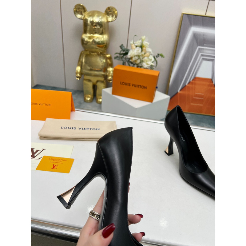 l**is V*t*n sparkle pump in black