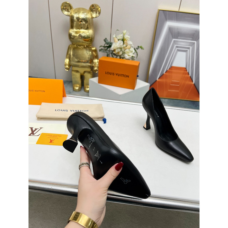 l**is V*t*n sparkle pump in black