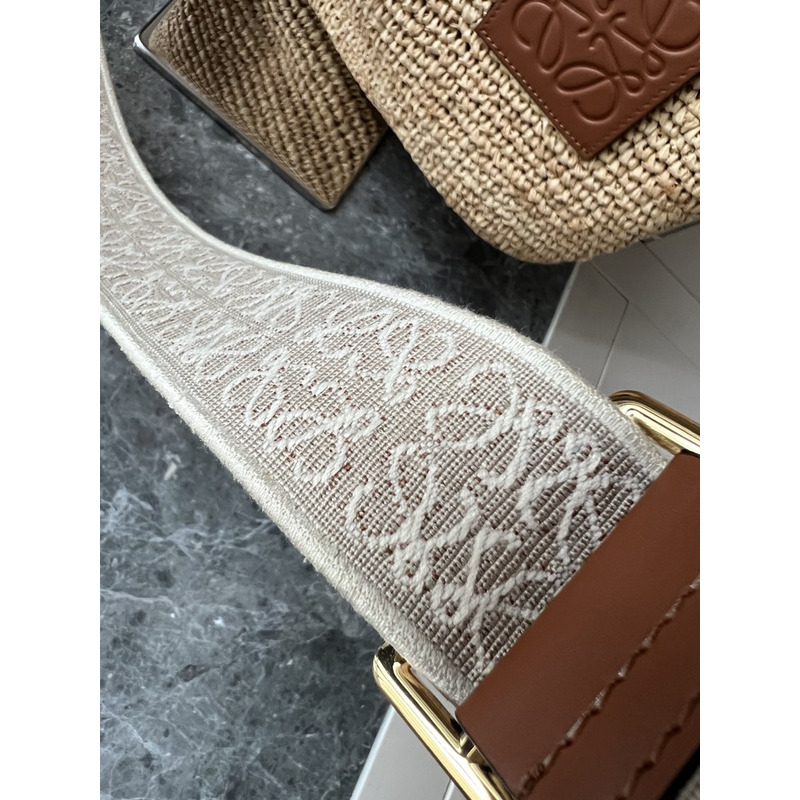 Loewe Slit Bag in Raffia And Calfskin Beige