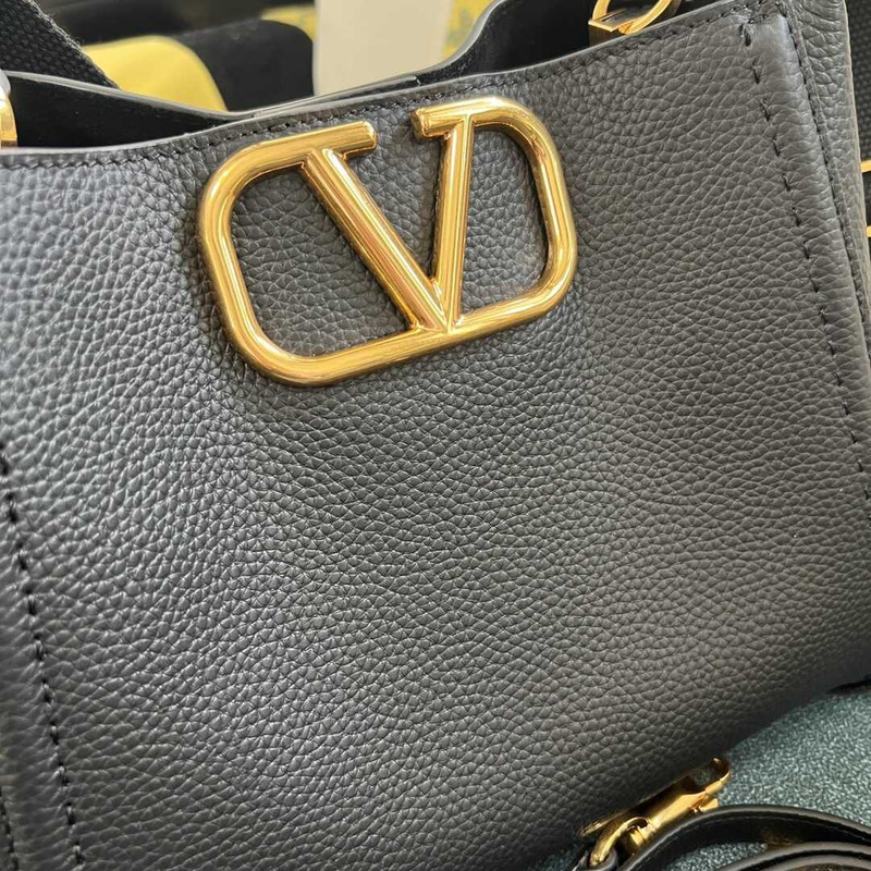 ValentinoValentino Garavani All-Time Medium Handbag Black