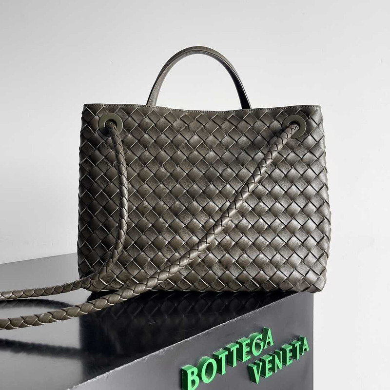 Bo*te*ga ve*ne*ta andiamo intrecciato leather tote dark green