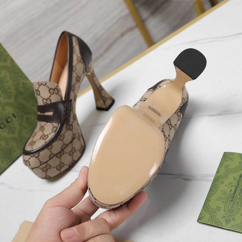 G*u*i horsebit canvas heels brown