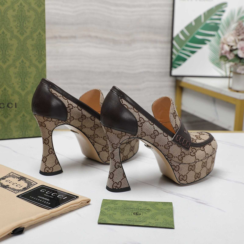 G*u*i horsebit canvas heels brown