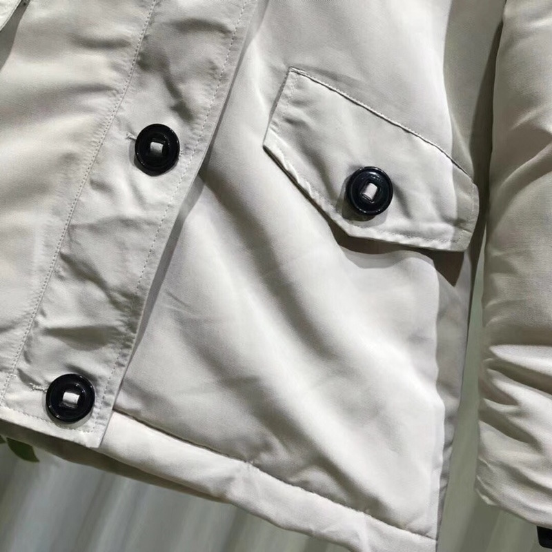 Can*a Go*e womens montebello parka classic fit fur coat jacket white