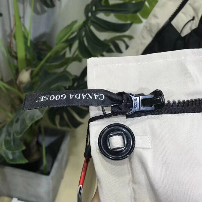 Can*a Go*e womens montebello parka classic fit fur coat jacket white