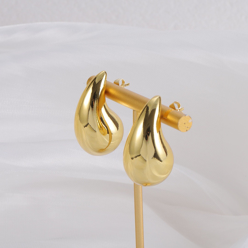 Bo*te*ga ve*ne*ta drop earrings gold