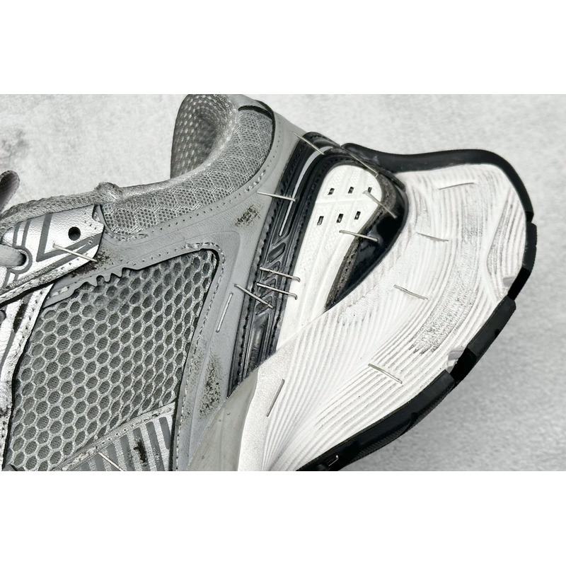 Ba*len*cia*ga stapler sneakers in gray