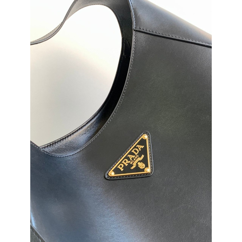 Pra*a large leather handbag with topstitching black