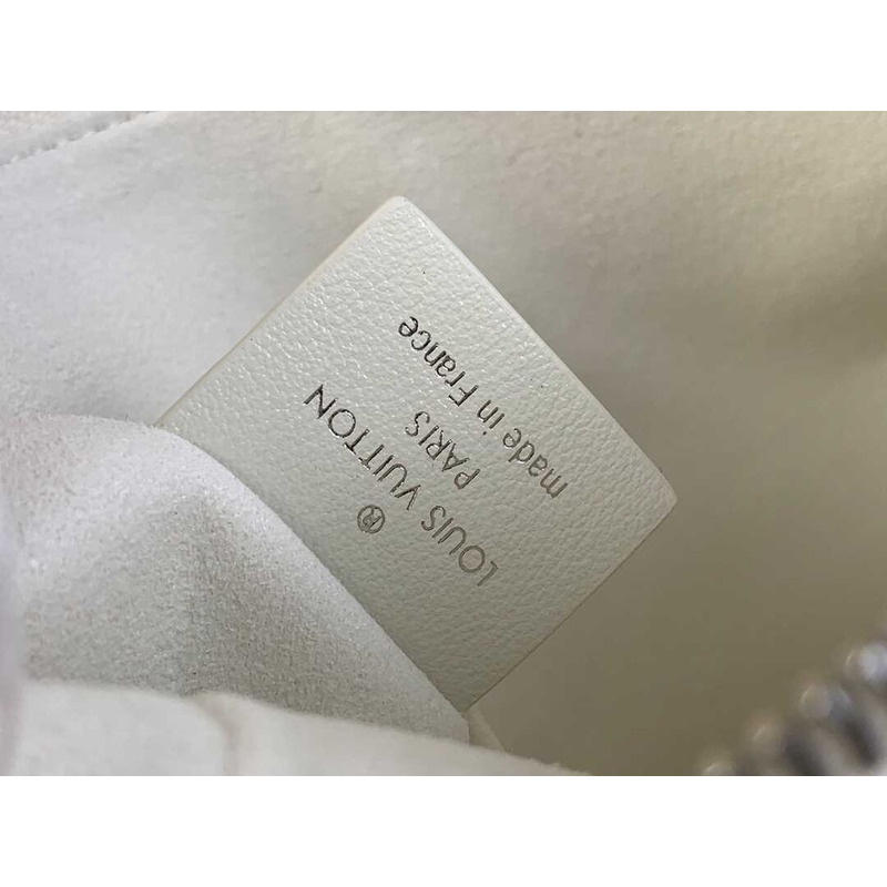 l**is V*t*n slim trunk calf leather white