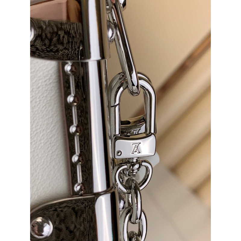 l**is V*t*n slim trunk calf leather white