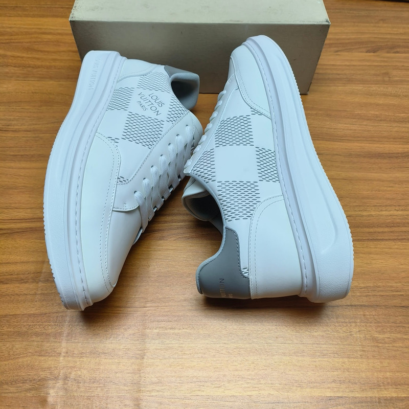 l**is V*t*n beverly hills sneaker white&grey