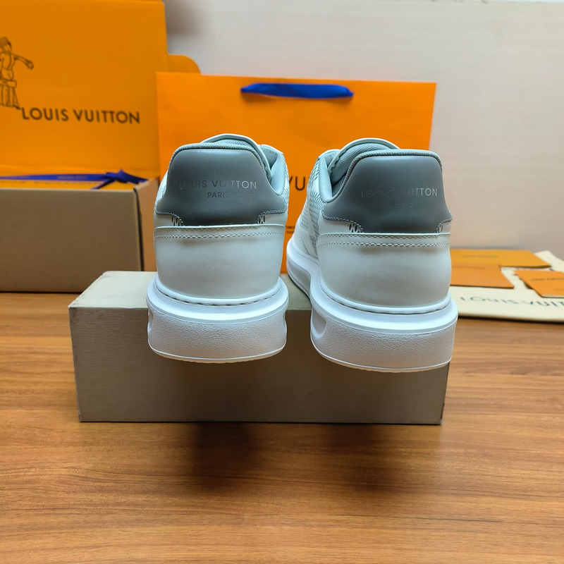 l**is V*t*n beverly hills sneaker white&grey