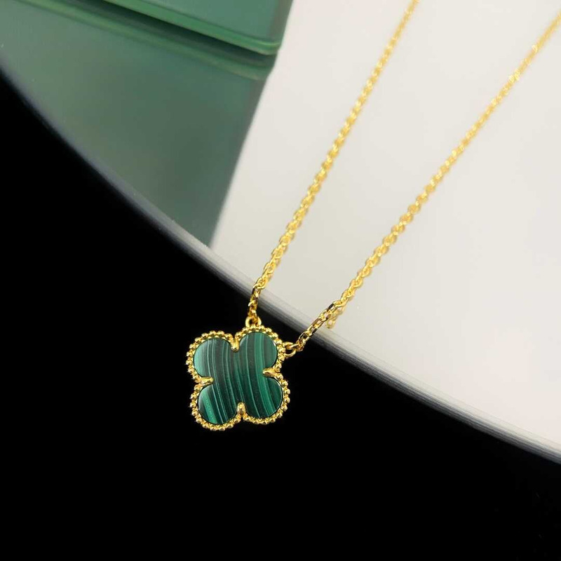 Van Cleef & Arpels Alhambra Motif Pendant Necklace Malachite 18K Yellow Gold