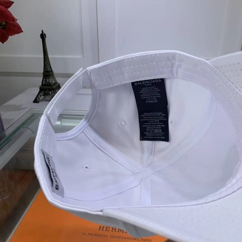 Ba*len*cia*ga uniform cap in white