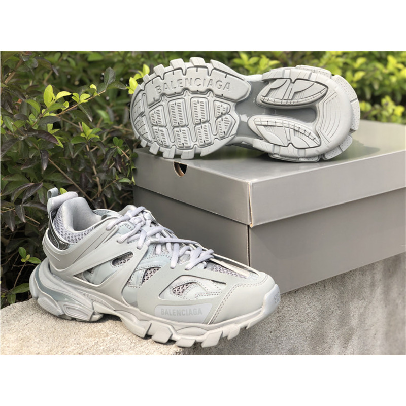 Ba*len*cia*ga 3.0 light gray sneakers men women