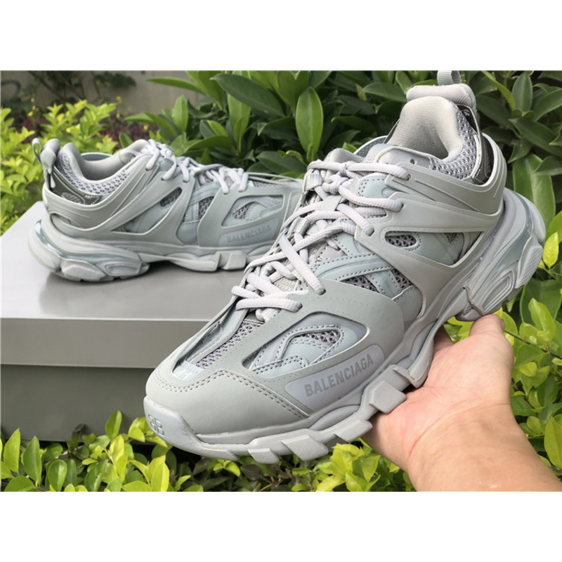 Ba*len*cia*ga 3.0 light gray sneakers men women
