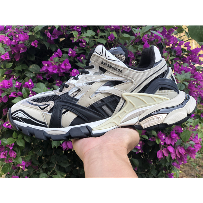 Ba*len*cia*ga 4.0 beige black sneakers men women