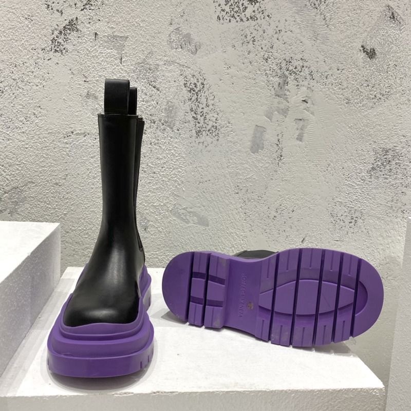 Bo*te*ga ve*ne*ta  tire rubber-trimmed leather chelsea boots