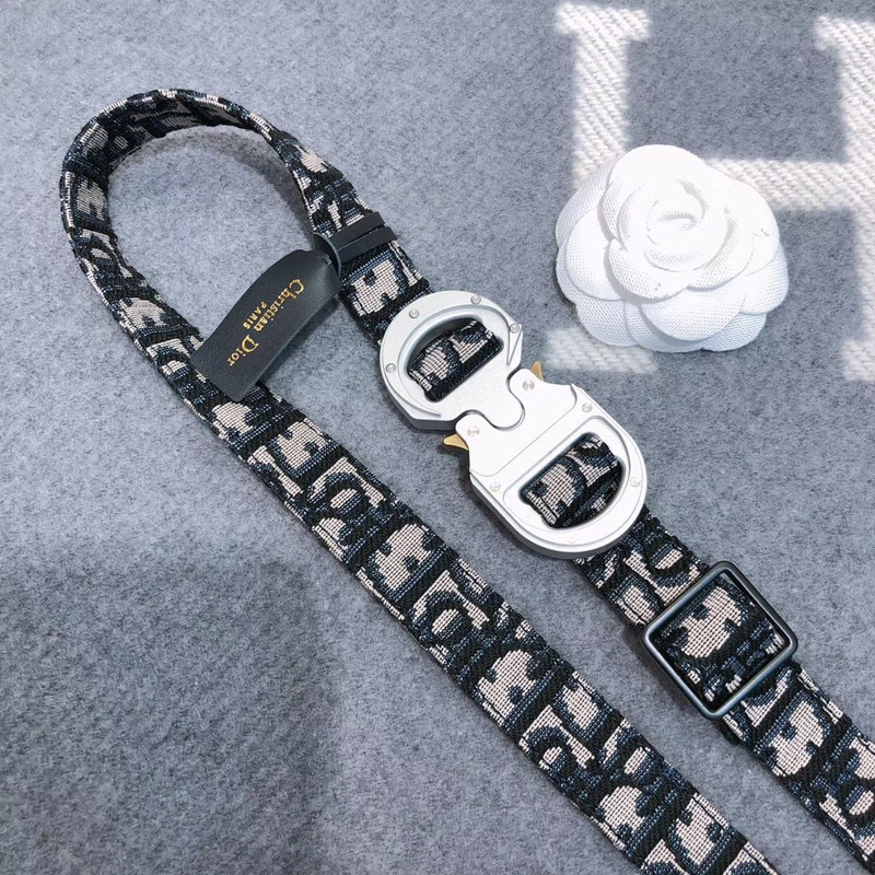 D*or oblique belt with silver buckle