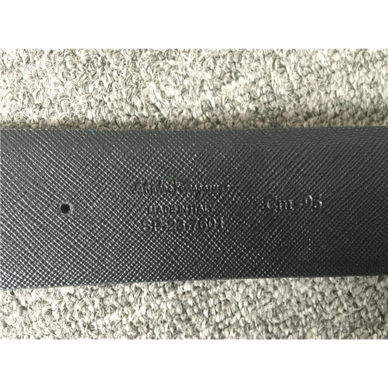 Ferragamo Limited Quality Reversible belt 237601 featuring oversized double golden Gancio buckle