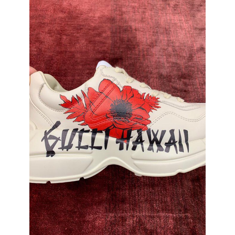 G*u*i sneaker with logo