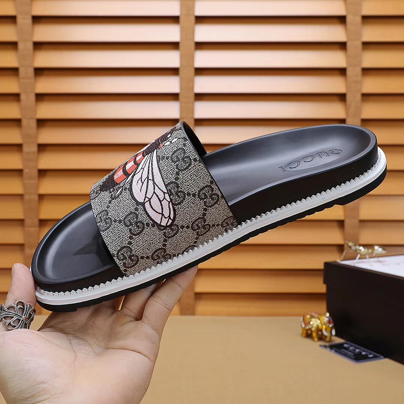 G*u*i bee printed slide sandal
