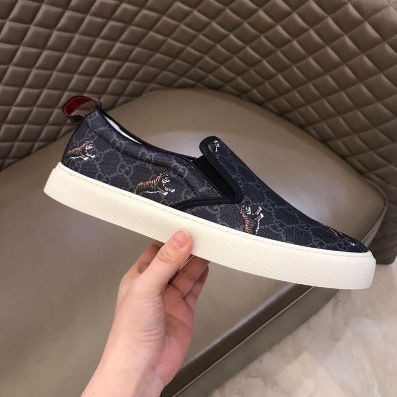 G*u*i tiger printed flat espadrille