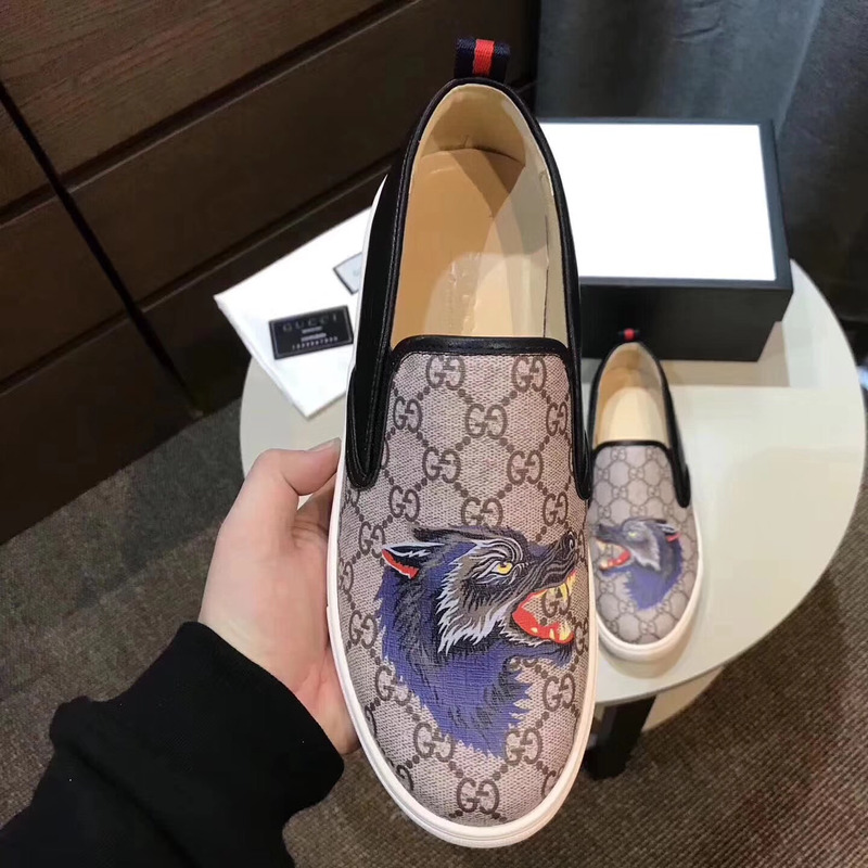 G*u*i mens wolf head boat sneakers