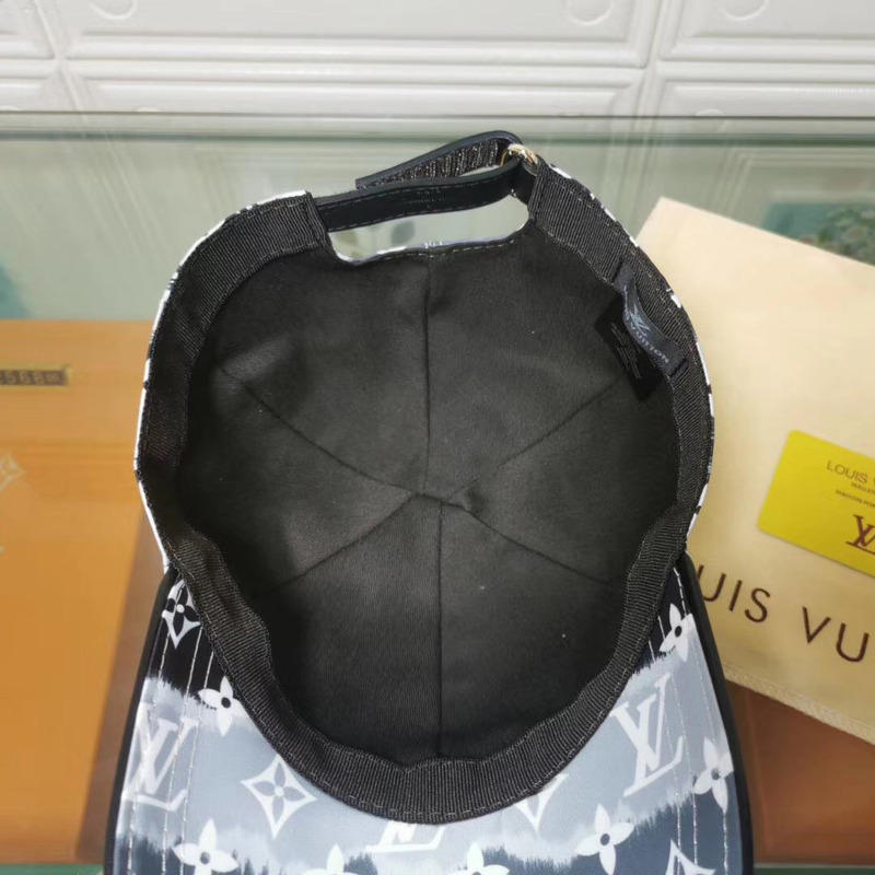 l**is V*t*n monogram baseball cap