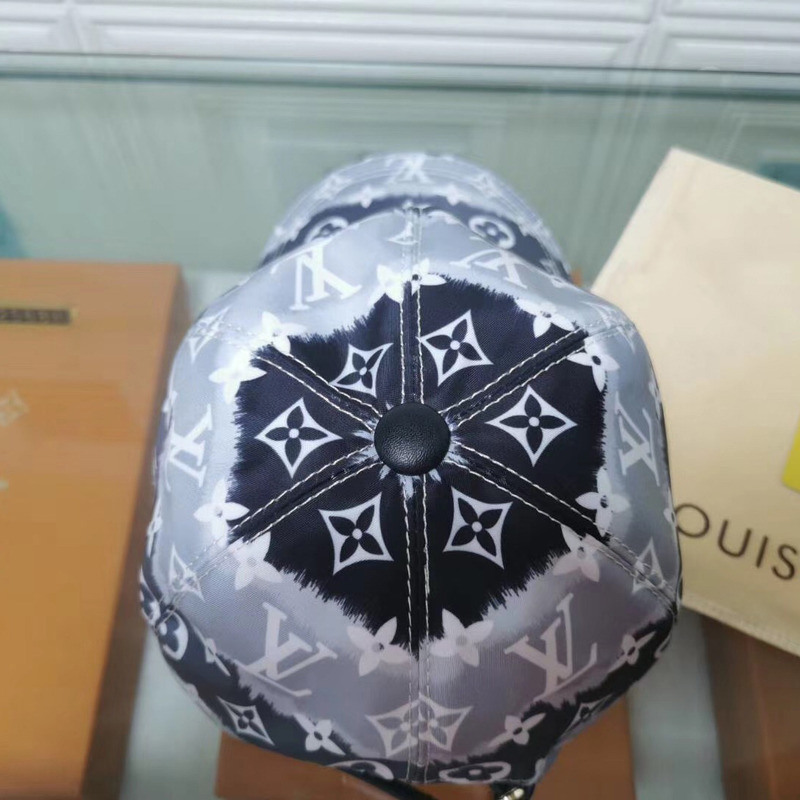 l**is V*t*n monogram baseball cap