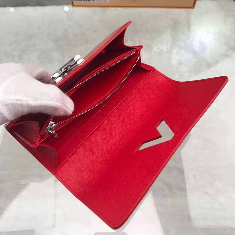 l**is V*t*n red wallet
