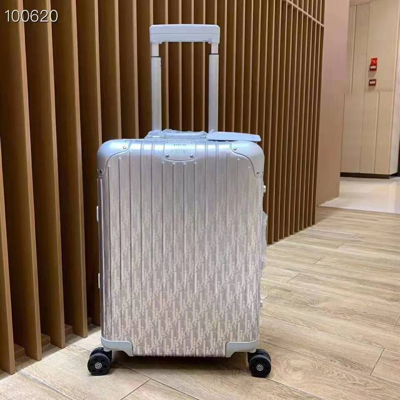 l**is V*t*n silver luggage